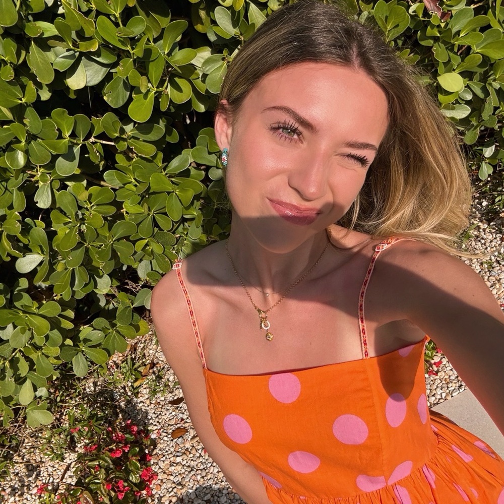 Meet your Posher, Nora